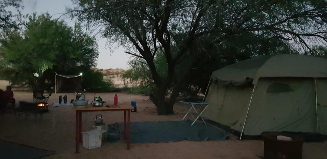 Zoutpanputs Game Lodge Askham ภายนอก รูปภาพ
